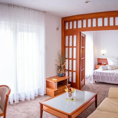 Hotel Integra Добой Экстерьер фото