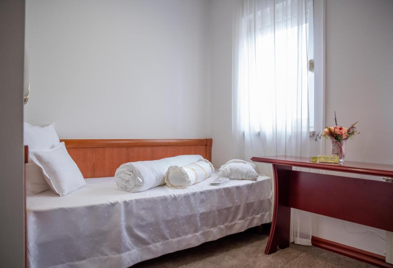 Hotel Integra Добой Экстерьер фото